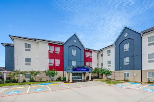 Candlewood Suites Lake Jackson by IHG - Housity
