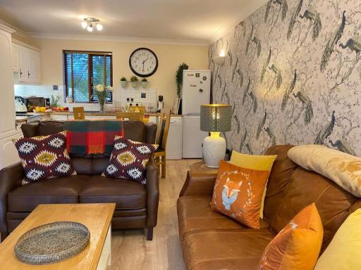 Lake District cottage in 1 acre gardens off M6 - Housity