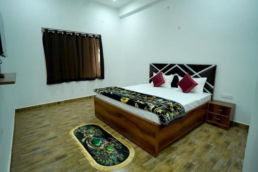 Hotel SD GRAND PALACE Near Shri Radha Krishna Vivah Sthali, Bhandirvan, Vrindavan - Housity