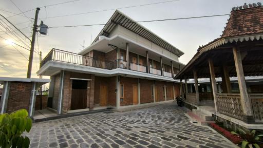 Nez's Guesthouse Syariah - Housity