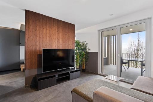 Cloche d'Or Luxe - Sleek & Bright ID103 - Housity