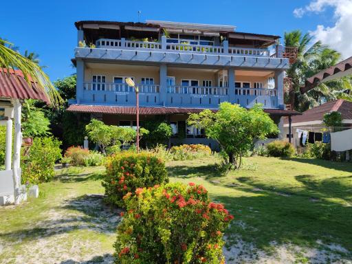 Tropicasa Siquijor Seafront Guest House - Housity