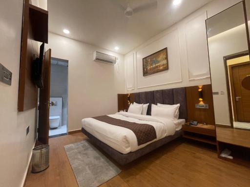 THE PARK HOTEL AND RESTAUREANT - Housity