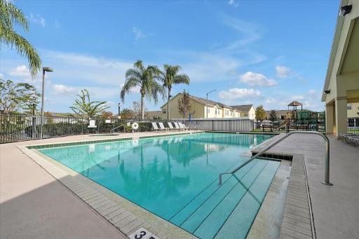 Remodeled Retreat: Tranquil Resort Oasis Near Theme Parks - Housity
