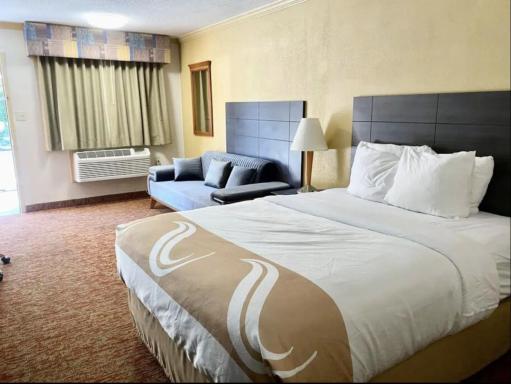 HIBISCUS Inn & Suites - Housity
