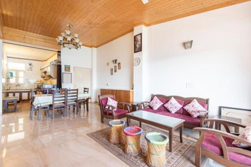 Kasauli Edge Apt with Balcony - Housity