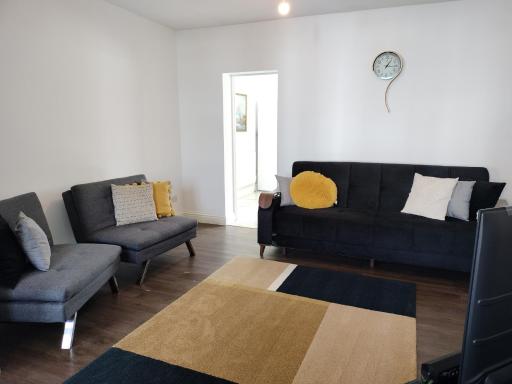 Bright Spacious Twin Room, next to Underground Station - Housity