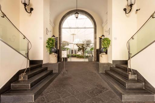 Palazzo Caracciolo Naples - Housity
