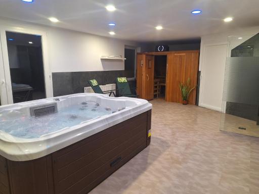 Hópihe Vendégházak és Wellness Bakonynána - Housity