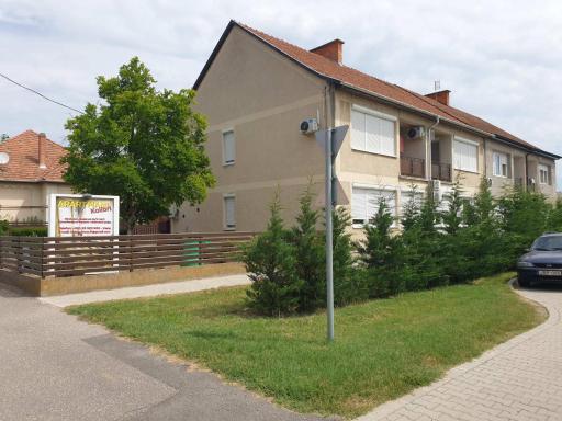 Kolibri - Yellow apartman - Housity