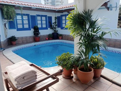 Beautiful Holiday Villa with heated private pool, Los Cristianos - Housity