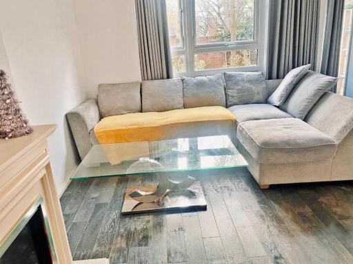 Lovely Room bedroom Battersea - Housity
