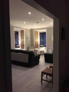 Tarbert large, bright, 4 bedroom flat with harbour views - Housity