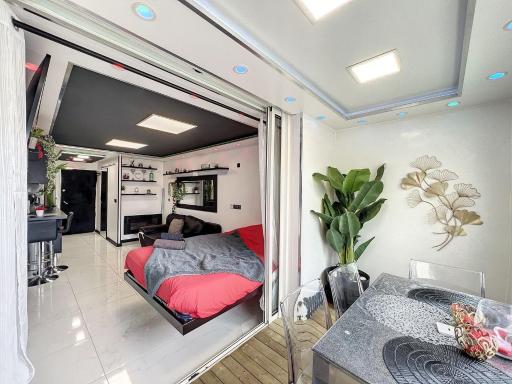 C12 Deluxe - Housity
