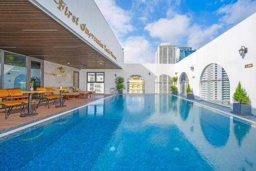 Golden Lotus Hotel Da Nang - Rooftop Bar Sea View - Housity