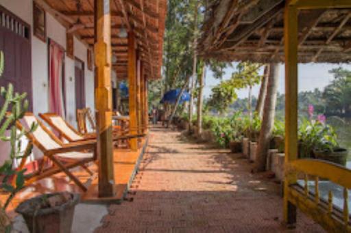 Malayalam Lake Resorts Alappuzha - Housity