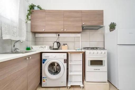 Cozy and Traditional EC Studios - Housity