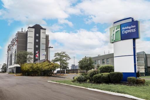Holiday Inn Express Toronto-North York, an IHG Hotel - Housity