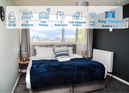 Large Modern Contractor House - FREE Parking - Staycations Welcome - Housity