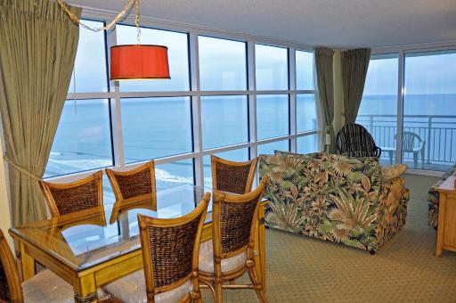 Oceanfront 3BR Seaside Resort 1403, Shop, Dine, Enjoy - Housity