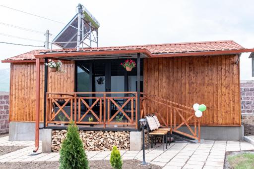 Guest house with mountain view in Aparan - Housity