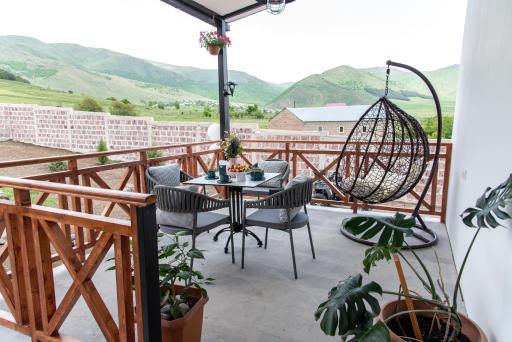 Guest house with mountain view in Aparan - Housity