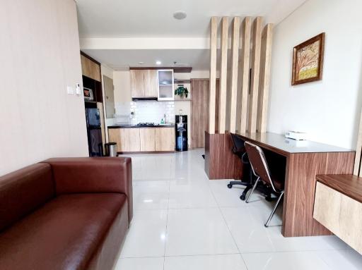 Apt Pejaten Park 1 BR Wood with Pool, Netflix & Washing Machine - Housity