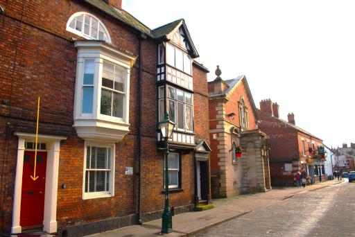 Cathedral view + Parking - Housity