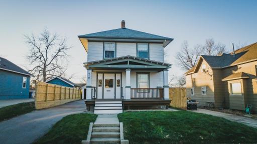 The Craftsman House - 3 min to DT & Falls Park - Housity