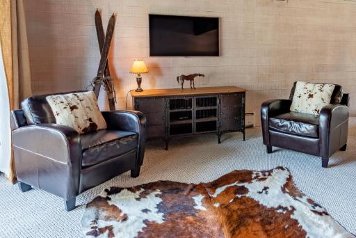 Snowcreek Condo 1579 -Sun Valley Resort Amenities Plus Hot Tub Onsite - Housity