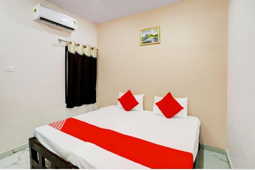 OYO Flagship Hotel Aditya Inn - Housity