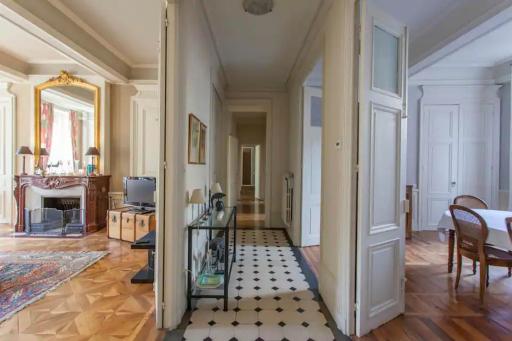 Chambre spacieuse dans magnifique appartement XVII - Housity