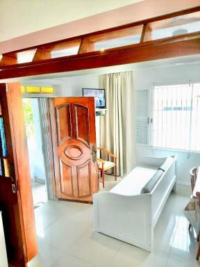 Estudio Ilha Centro Sul Ufsc, ar cond, estac, varanda, vista mar - Housity