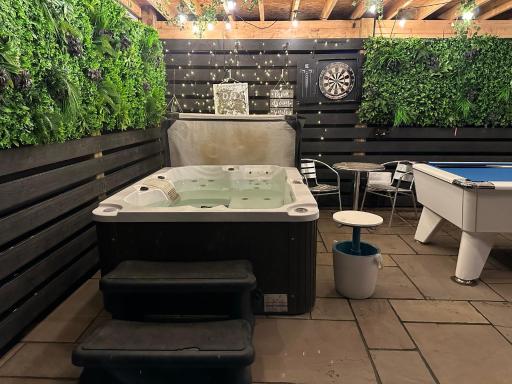 Bothy Farm Stay Sleeps 2 HotTub and Pool Table Children Welcome Ayrshire Rural Retreats - Housity