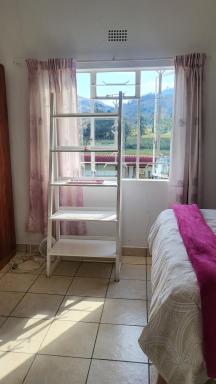 African violet Lodge - Housity