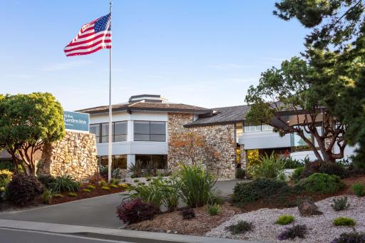 Hilton Garden Inn Monterey - Housity