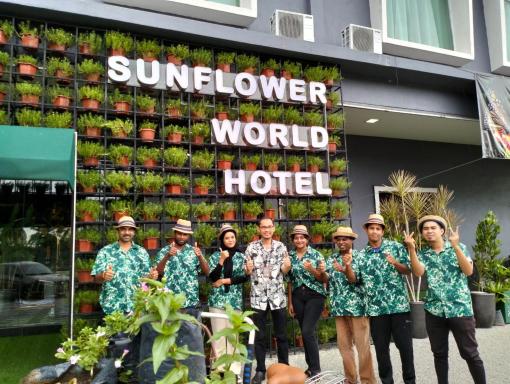 Sunflower World Hotel - Housity