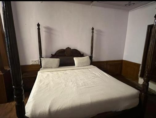Hotel the ishani palace - Housity