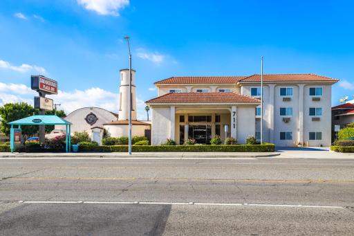 Brookhurst Plaza Inn - Housity