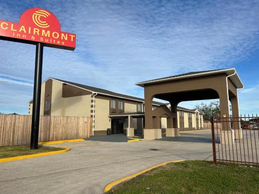 Clairmont Inn & Suites - Housity