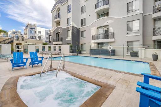 Queen Private Room in Shared Two Bedroom Apartment Marina Del Rey & Venice - Sleeps 2 - Housity
