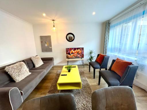 Pomelo Tree Apartment - Housity