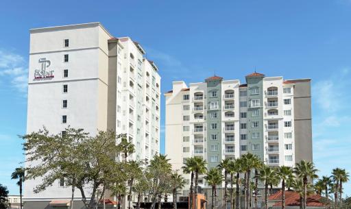 The Point Hotel & Suites Universal - Housity