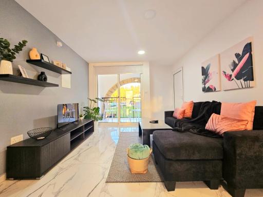 1BD Beach Apartment - Housity