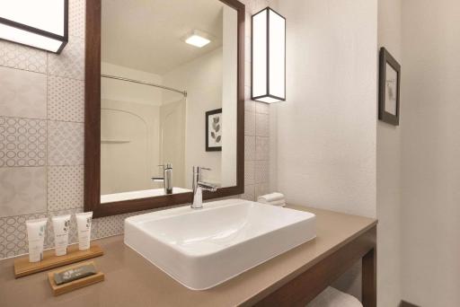 Country Inn & Suites by Radisson, RJ Stadium - Tampa Airport East - Housity