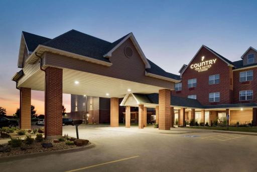 Country Inn & Suites by Radisson, Coralville, IA - Housity