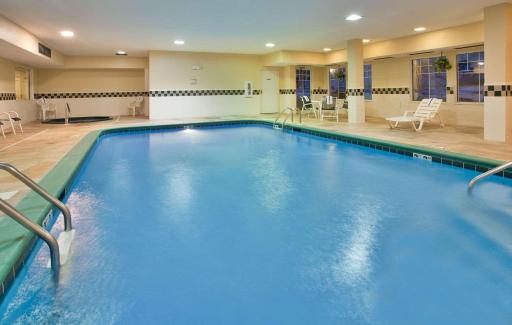 Country Inn & Suites by Radisson, Bloomington-Normal West, IL - Housity