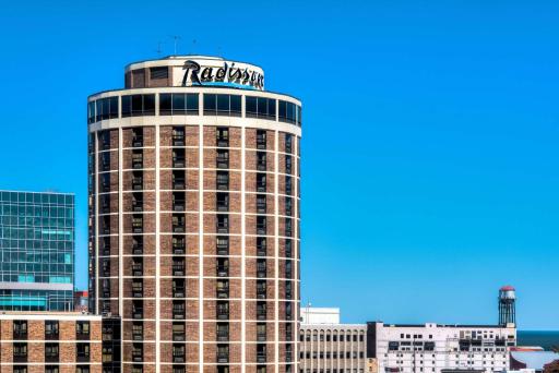 Radisson Hotel Duluth-Harborview - Housity