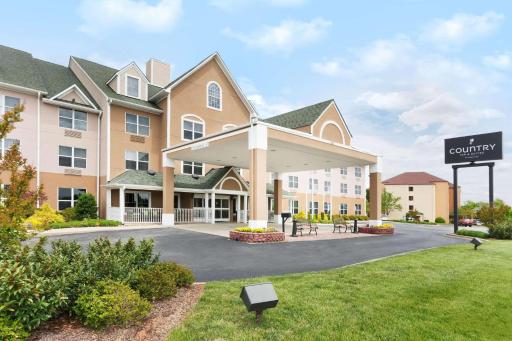 Country Inn & Suites by Radisson, Burlington Elon , NC - Housity