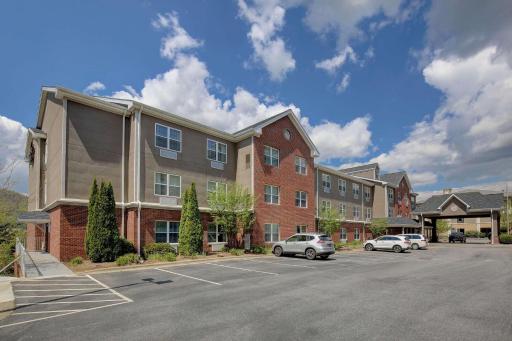 Country Inn & Suites by Radisson, Boone, NC - Housity